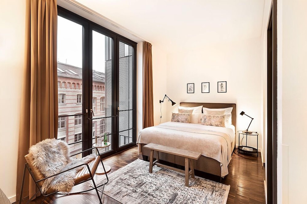 Superior Room, 1 Queen Bed, Courtyard View photo 1