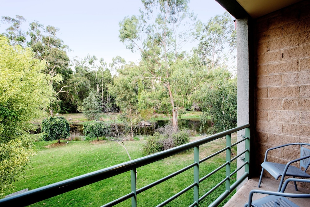 Studio, Jetted Tub, Lake View - Photo 2
