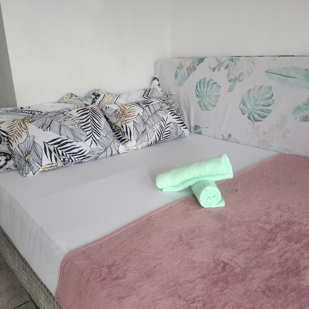Studio, 1 Queen Bed, Mountain View photo 2