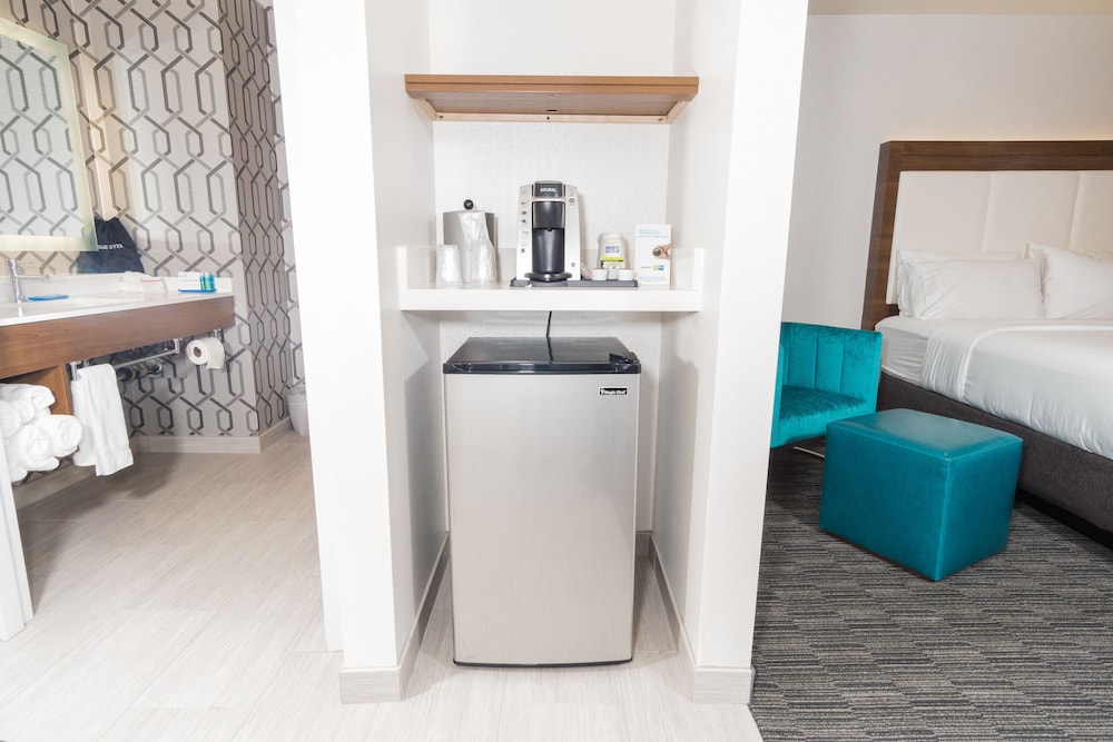 Standard Room, 1 King Bed, Accessible (Communications Accessible)