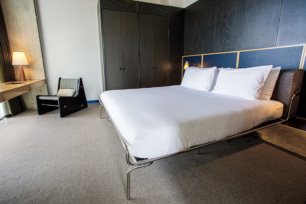 Superior Suite, 1 King Bed (Loft Suite) photo 3