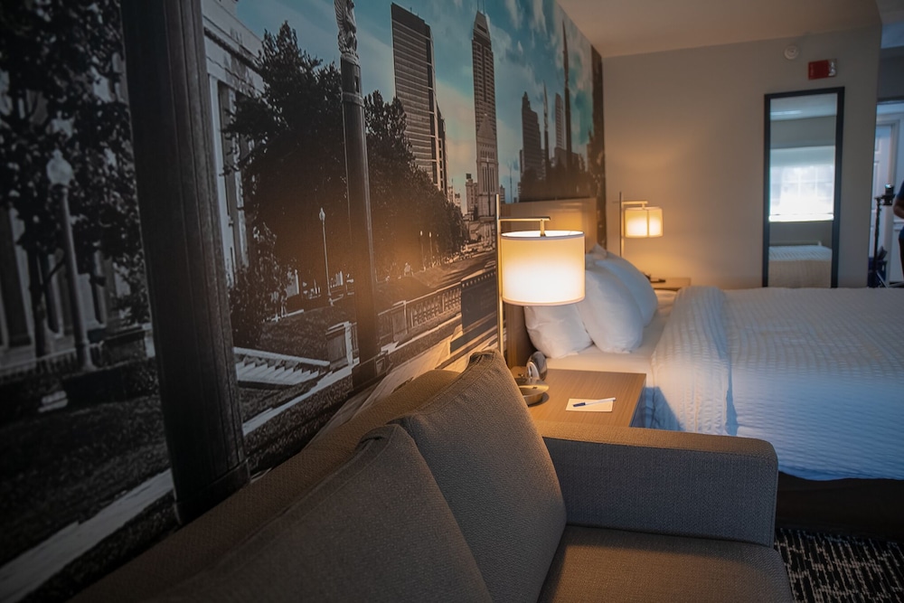 Standard Room, 1 King Bed, Non Smoking - Photo 6