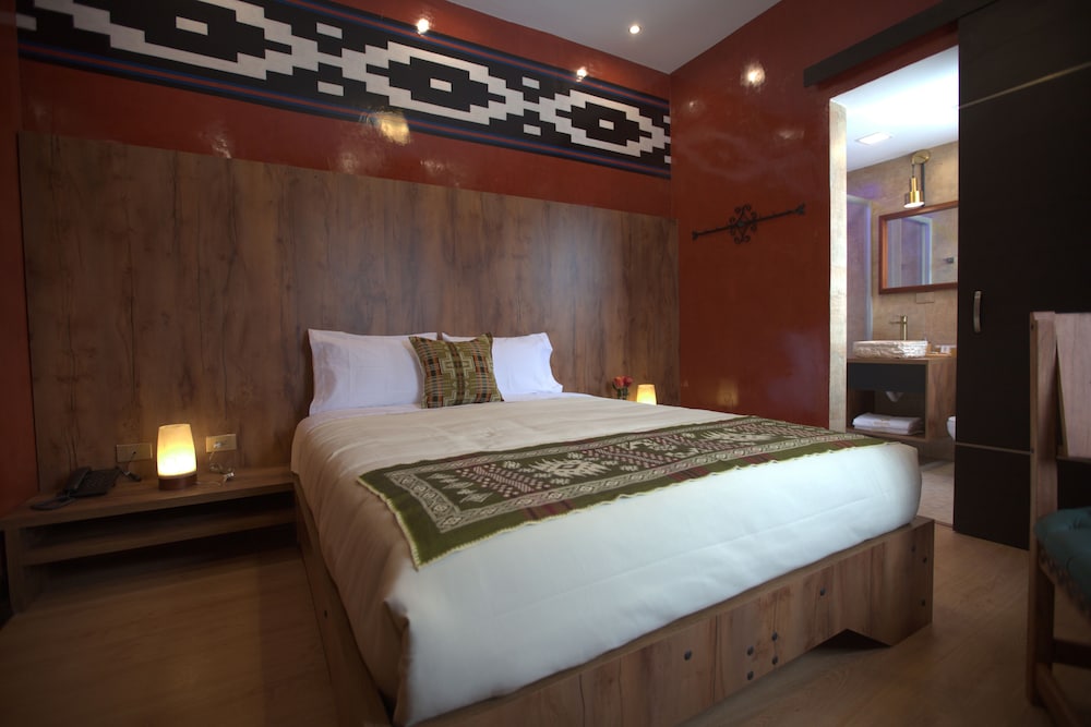 Standard Room, 1 Queen Bed photo 2