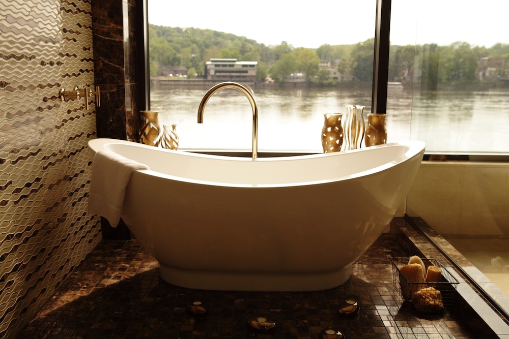 Riverview Suite with Stunning RiverViews photo 2