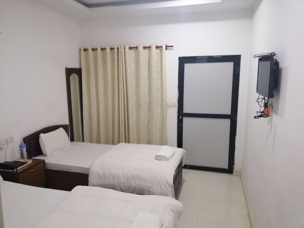 Deluxe Triple Room, 2 Bedrooms, Private Bathroom photo 2