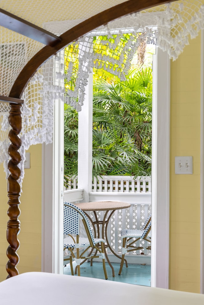 Classic King Balcony - James House - Photo 4