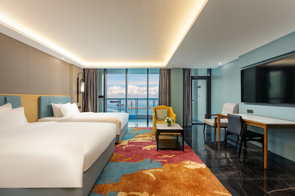 Standard Room, 2 Double Beds, Balcony, Sea View photo 2