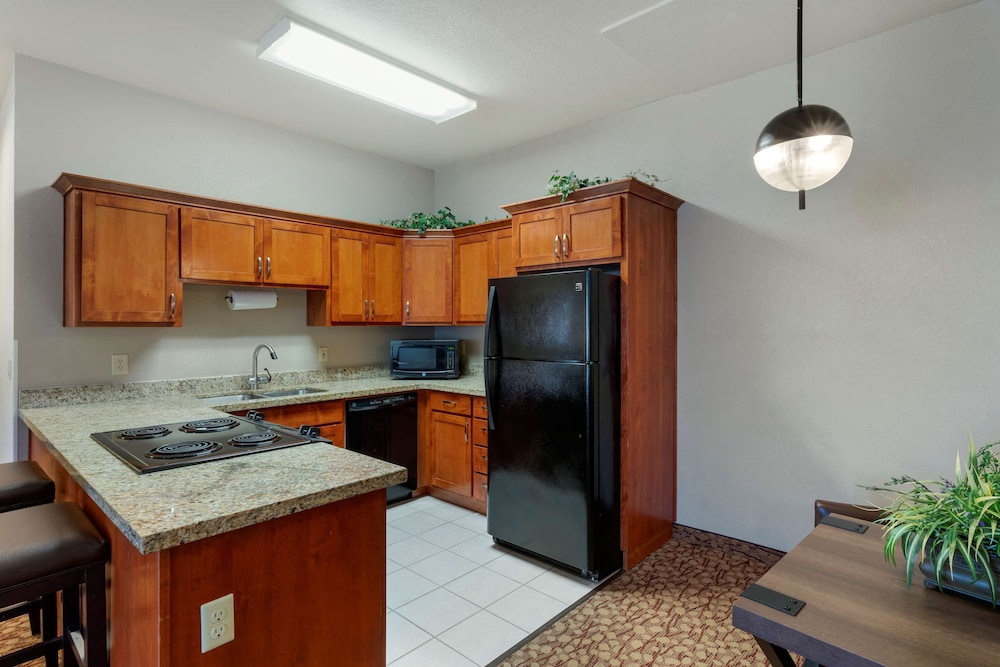 Suite, 1 Queen Bed, Non Smoking, Kitchen - Photo 2