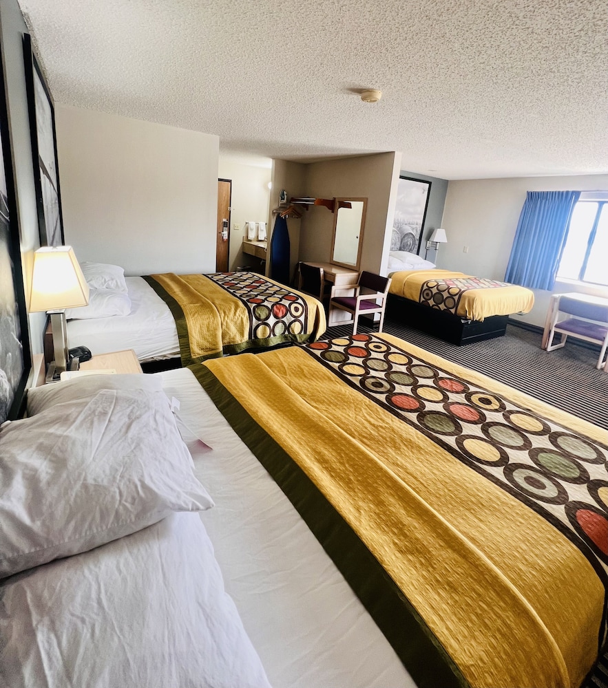 Room, Multiple Beds, Non Smoking - Photo 4