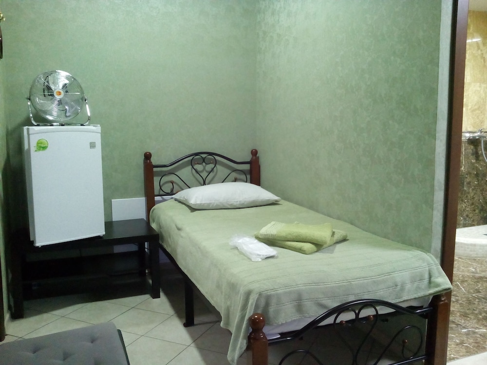 Basic Triple Room photo 2