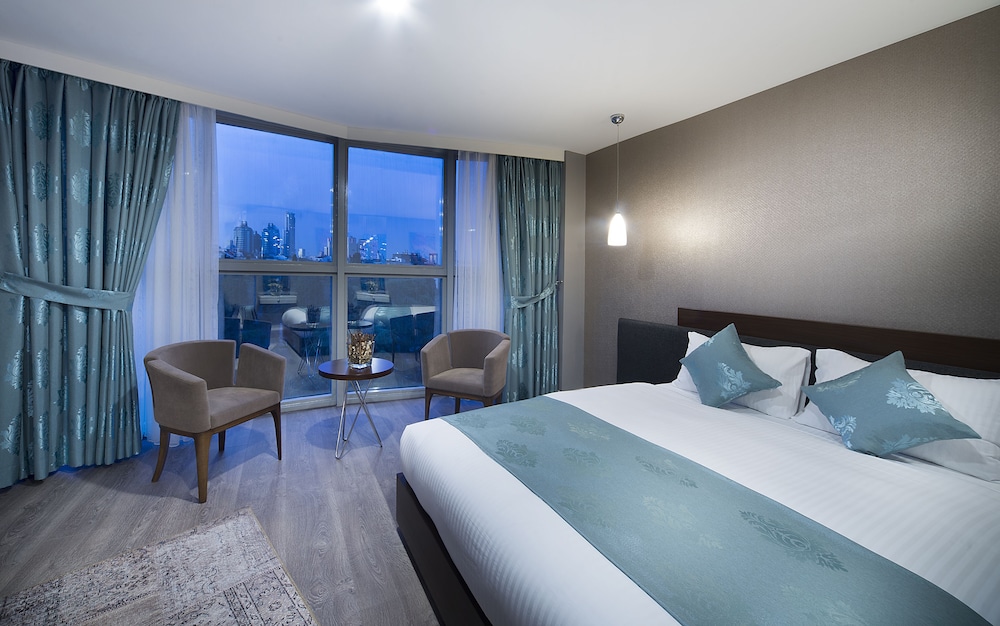 Deluxe Suite, City View photo 3