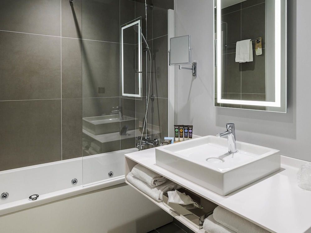 Executive Room, 1 Double Bed with Sofa bed - Photo 12