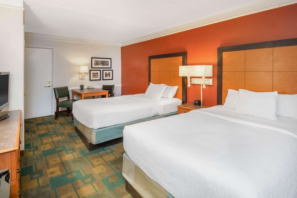 Room, 2 Double Beds, Non Smoking - Photo 1