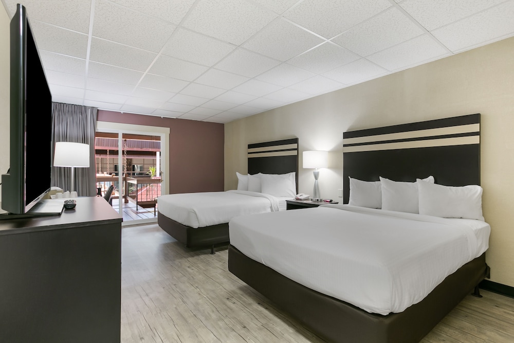 Deluxe Room, 2 Queen Beds, Pool Access (Poolside) - Photo 3