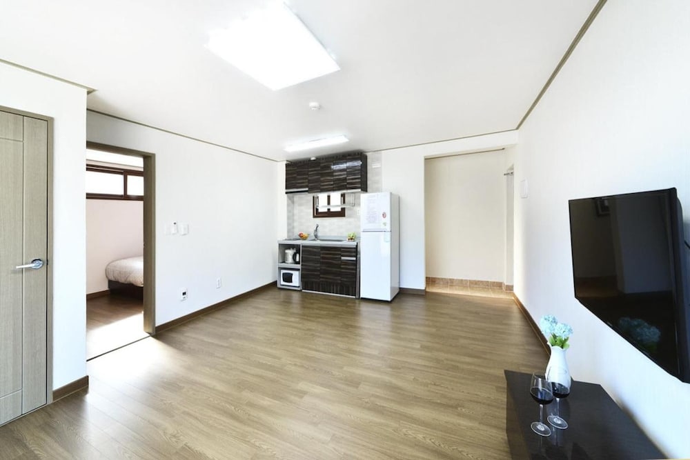 Basic Room, 1 Bedroom (B302(Ocean View)) - Photo 4