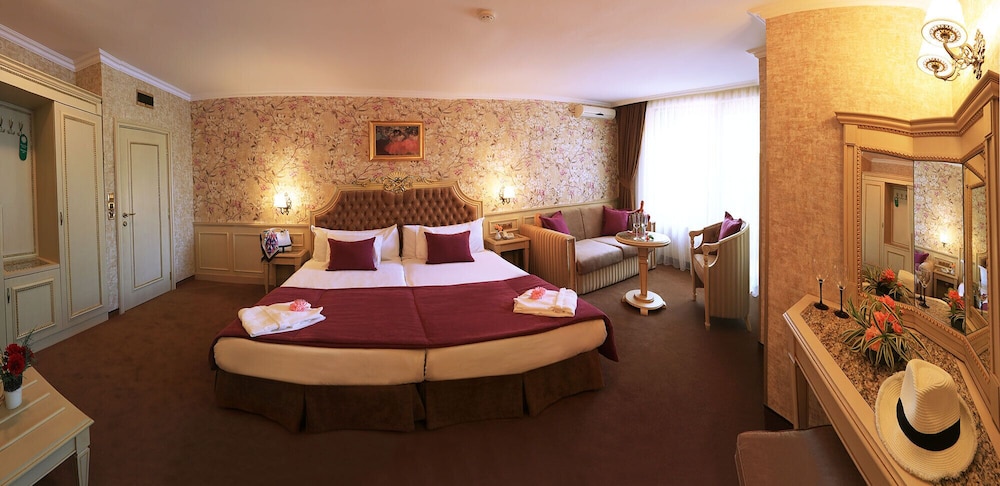 Deluxe Double Room photo 3
