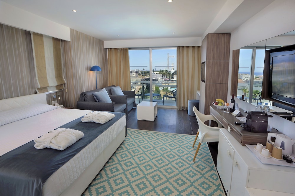 Junior Suite, Partial Sea View