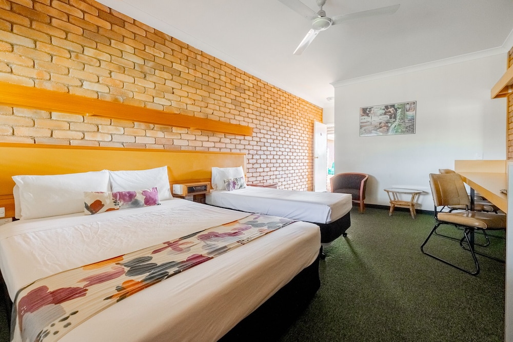 Standard Room photo 2