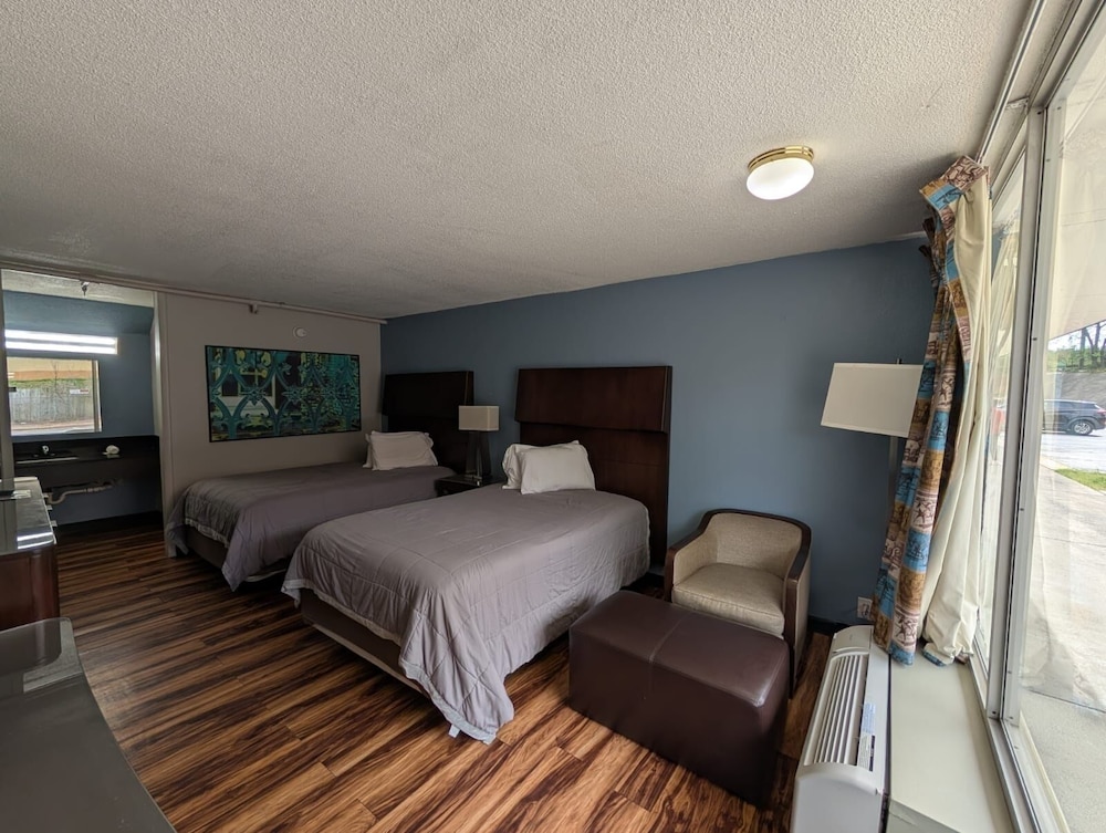2 Full Beds, Non Smoking Kitchenette photo 2