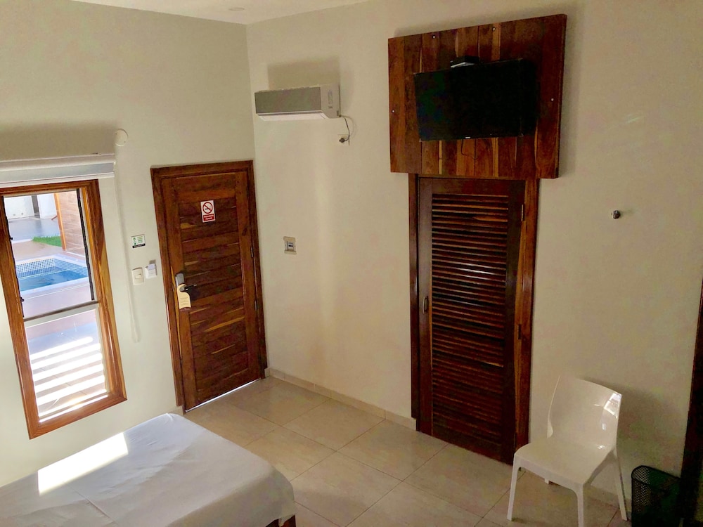 Standard Twin Room, Pool View, Poolside