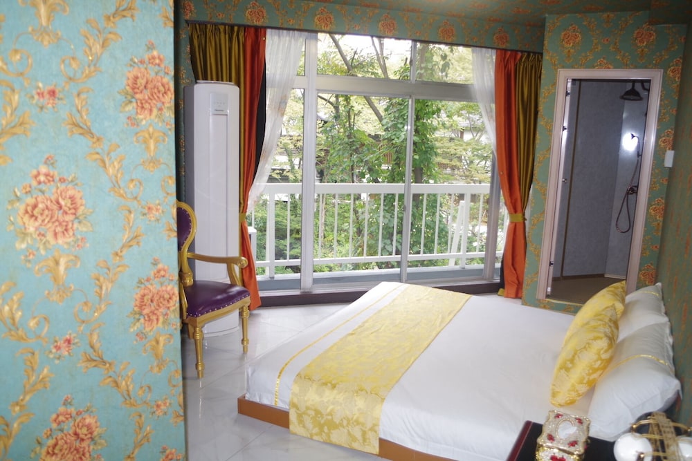 Superior Room, 1 King Bed