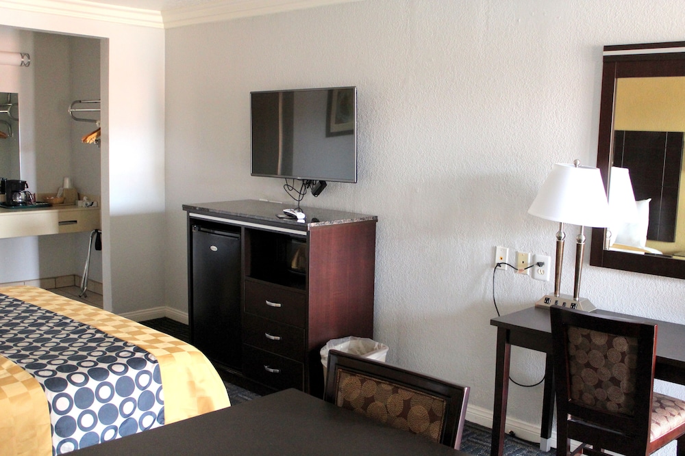 Standard Room, 2 Double Beds, Non Smoking photo 2