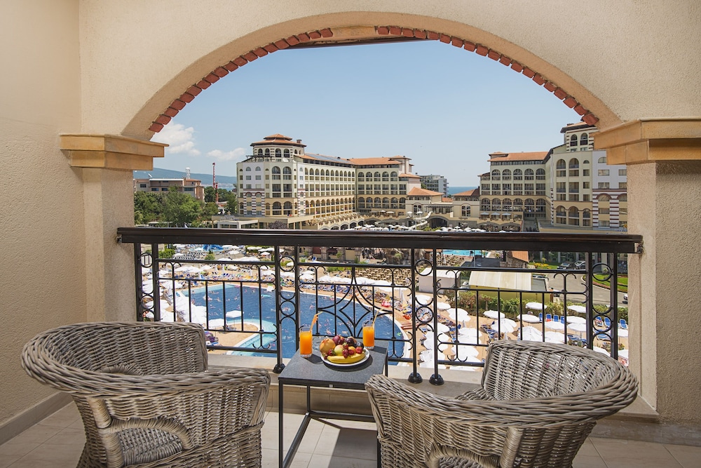 Family Suite, Pool View (3+1)