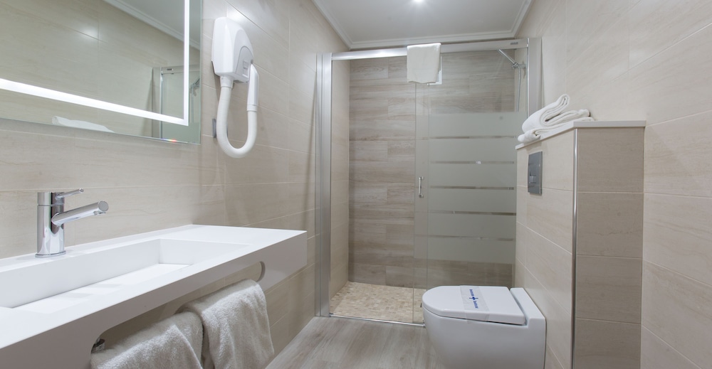 Family Triple Room - Photo 9