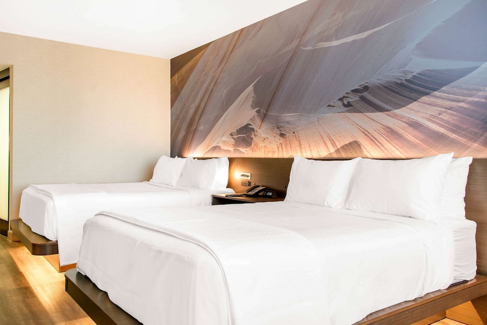 Standard Room, Multiple Beds, Non Smoking (Large) - Photo 2