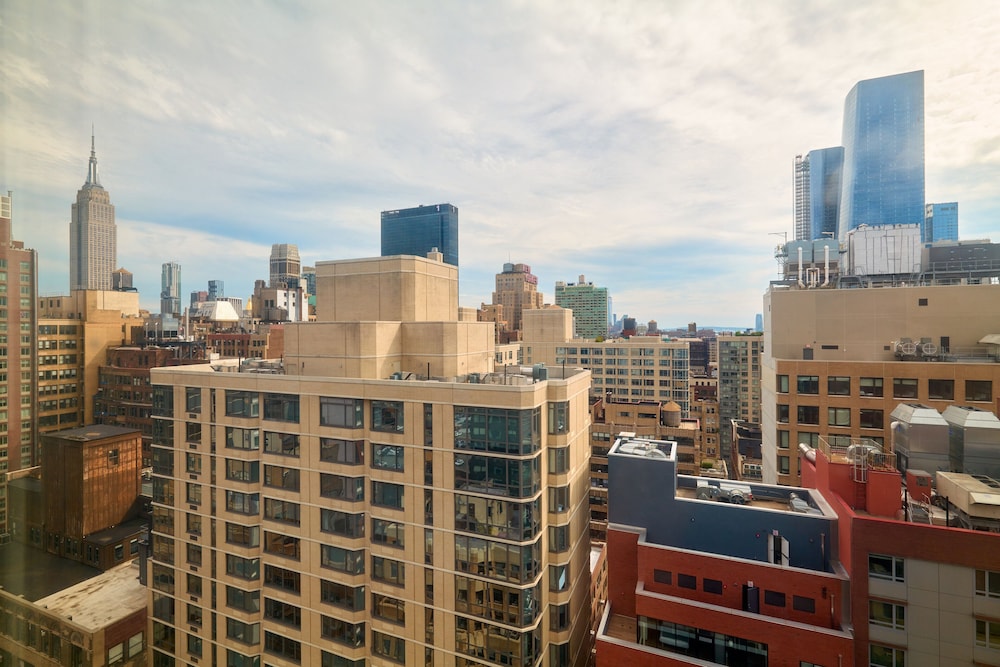 Studio Suite, 1 Queen Bed, City View thumbnail 6