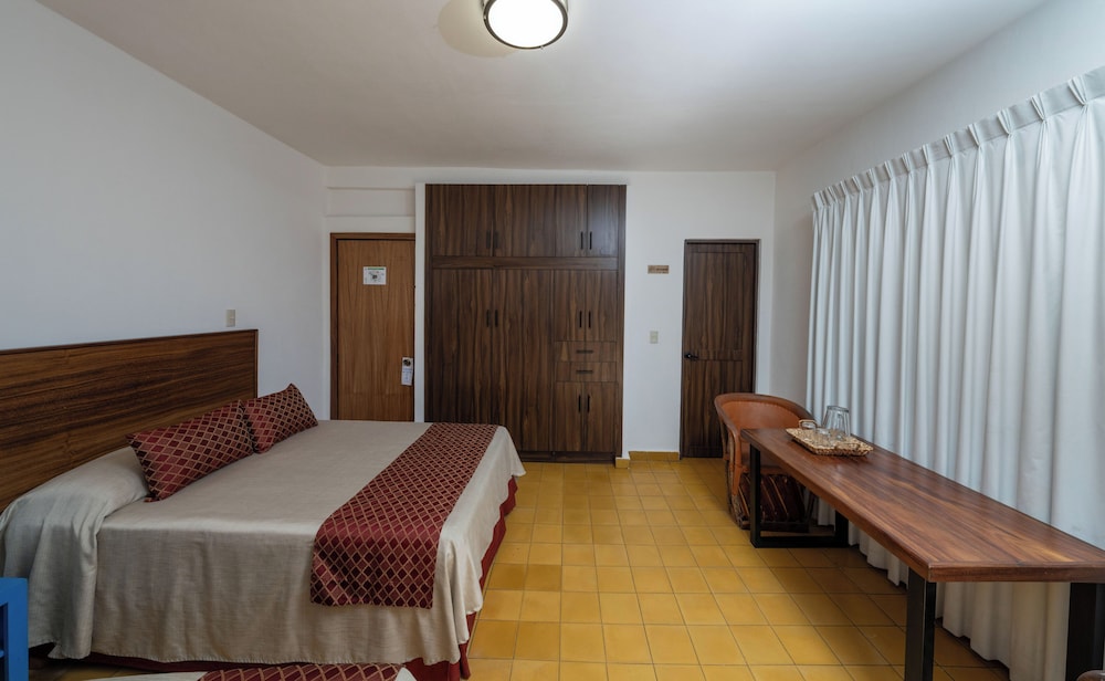 Quadruple Room, 2 Double Beds And Air-Conditioning photo 1