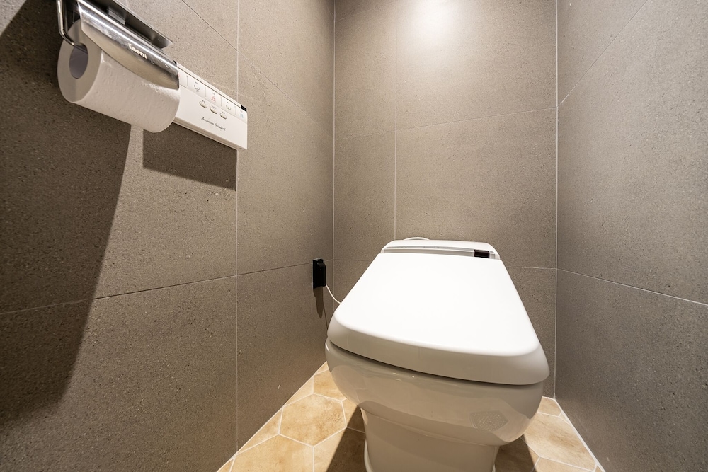 Premium Twin Room - Photo 4