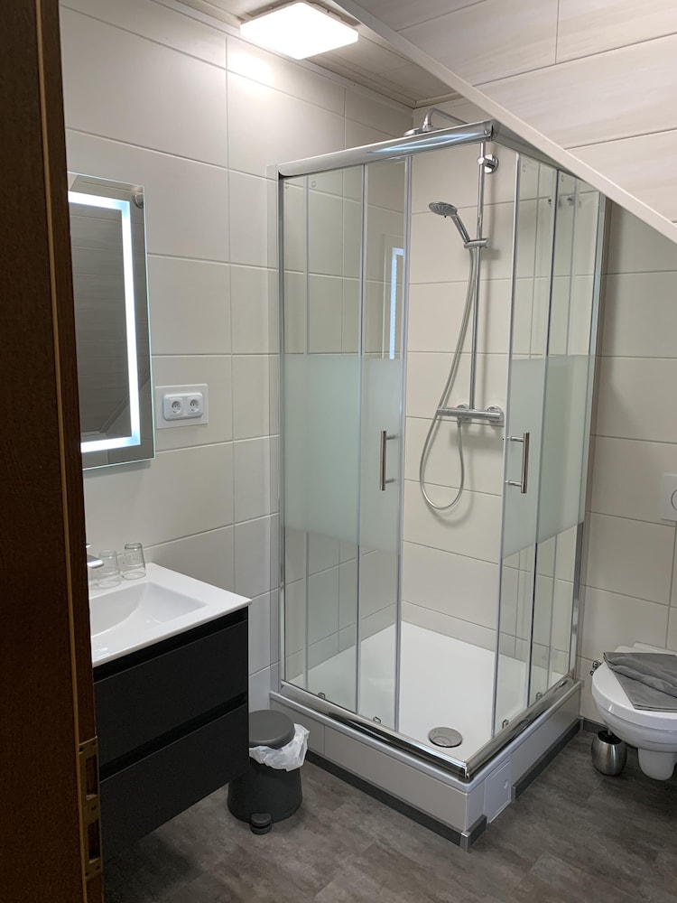 Deluxe Double Room, Private Bathroom - Photo 4