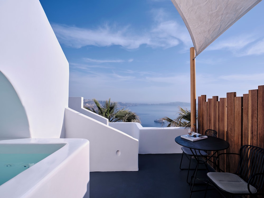 Superior Room with Caldera View & Outdoor Hot Tub - Photo 10