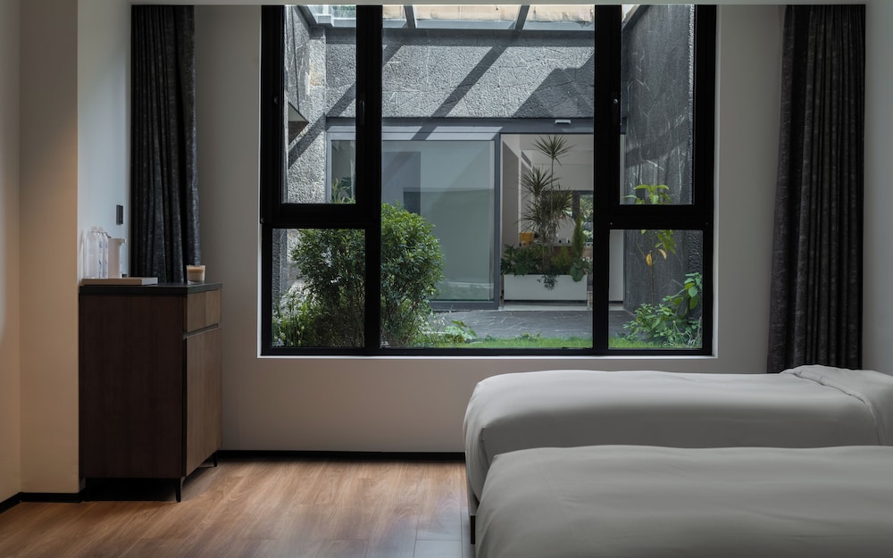 Twin Room, Multiple Beds, Courtyard View