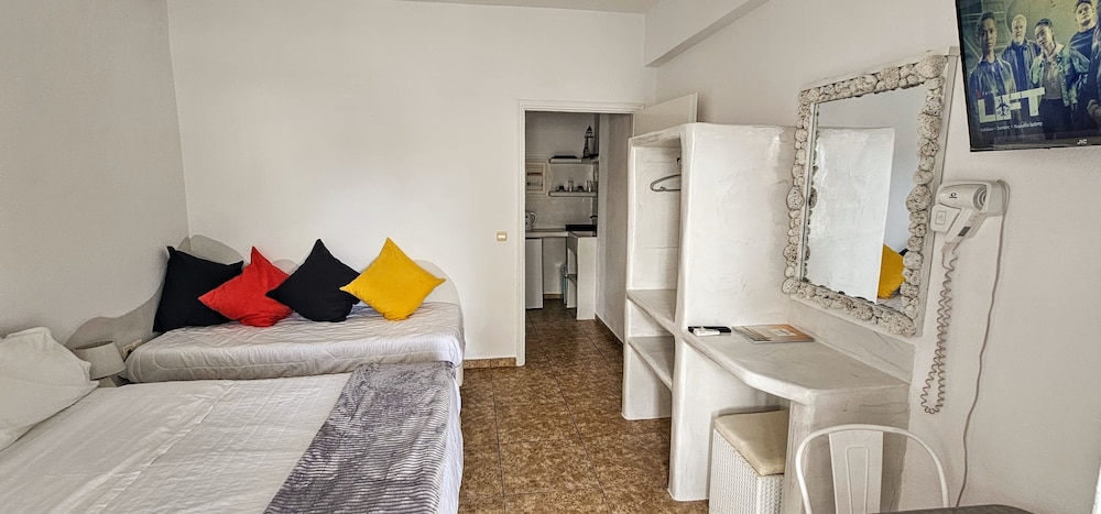 Standard Triple Room, 1 Bedroom, Non Smoking, Courtyard View