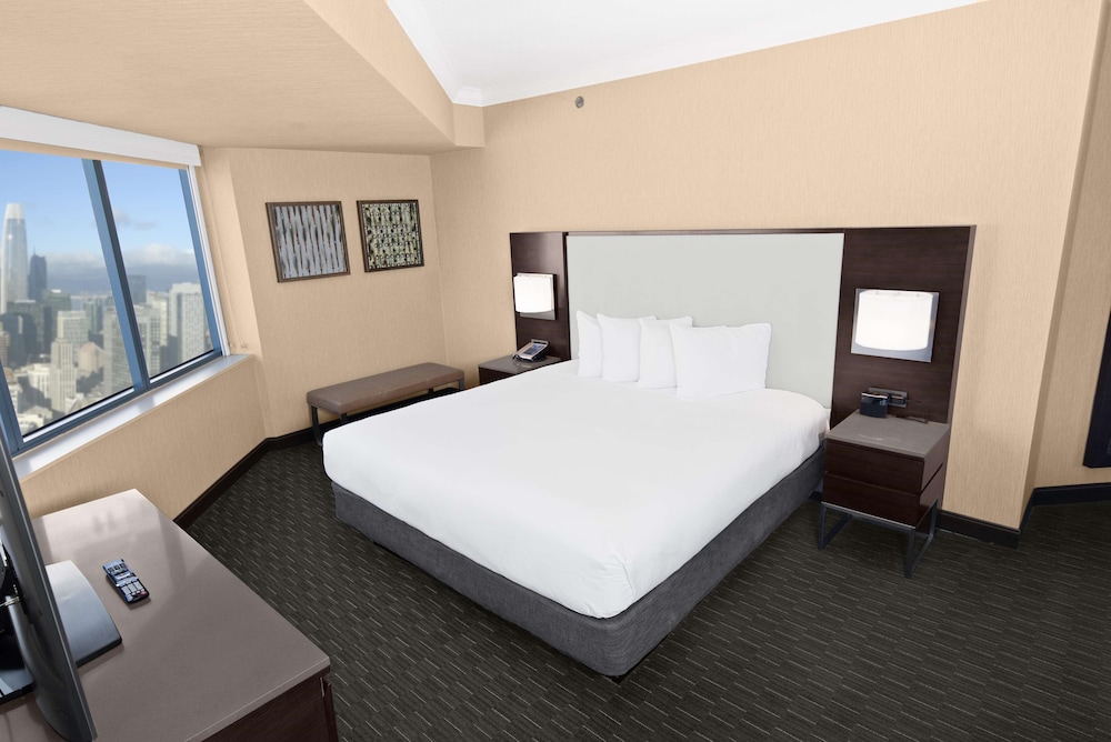 Deluxe Corner King Junior Suite - Photo 5