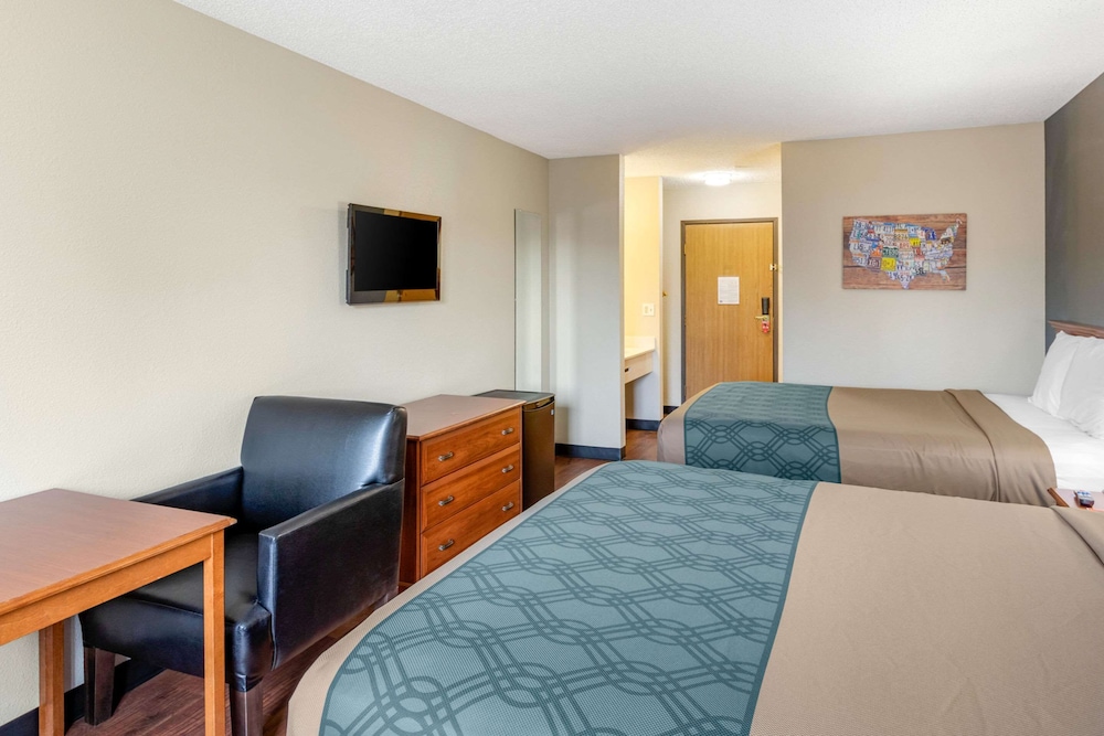 Standard Room, 2 Queen Beds, Non Smoking - Photo 6