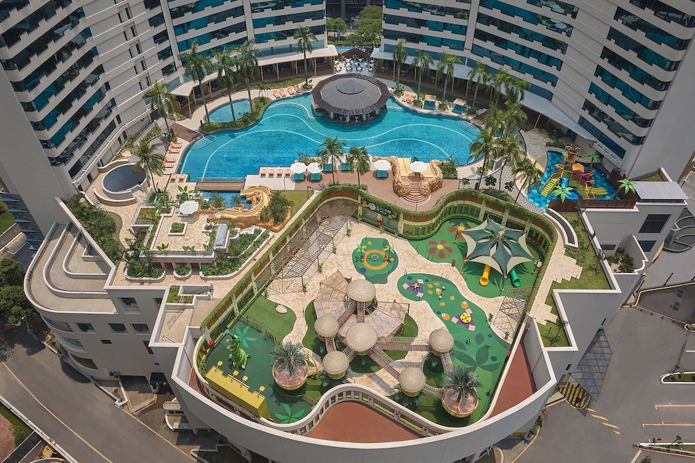 Room, 2 Double Beds, Pool View (Pool Access)