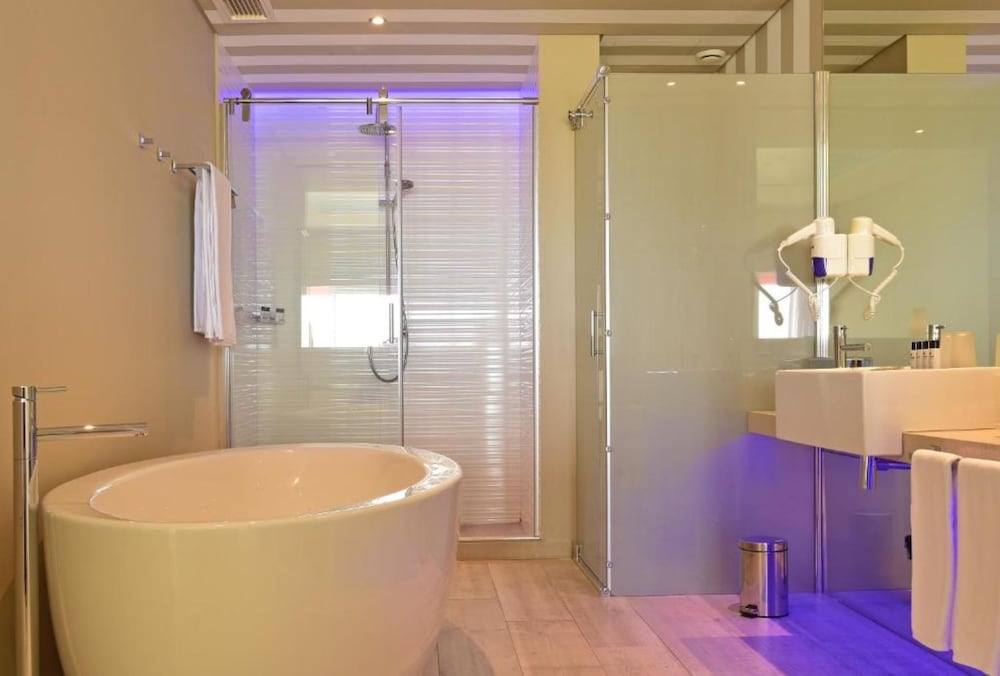 Suite, Sea View thumbnail 6