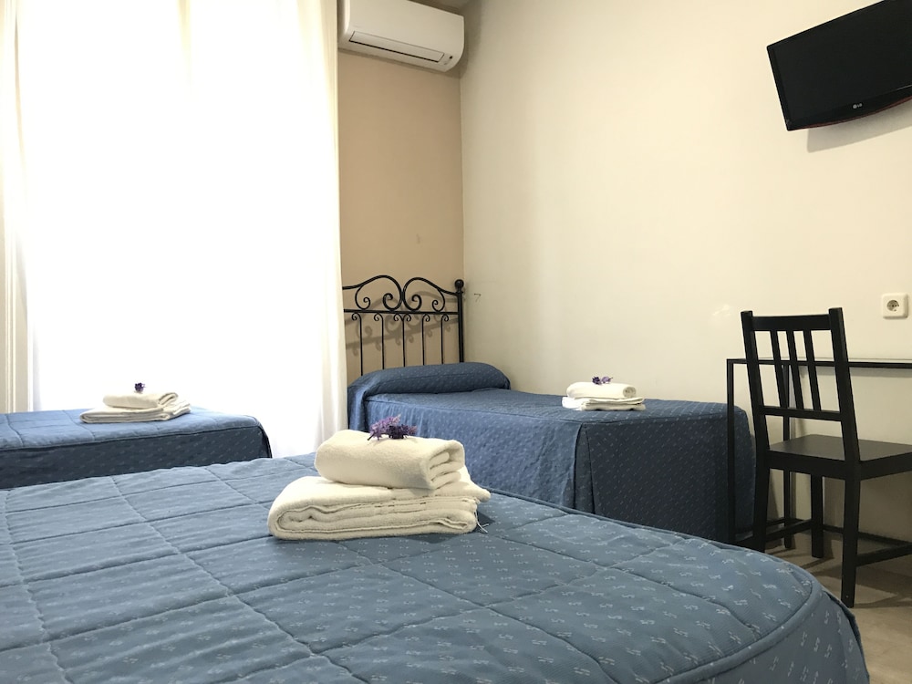 Triple Room, Private Bathroom - Photo 15