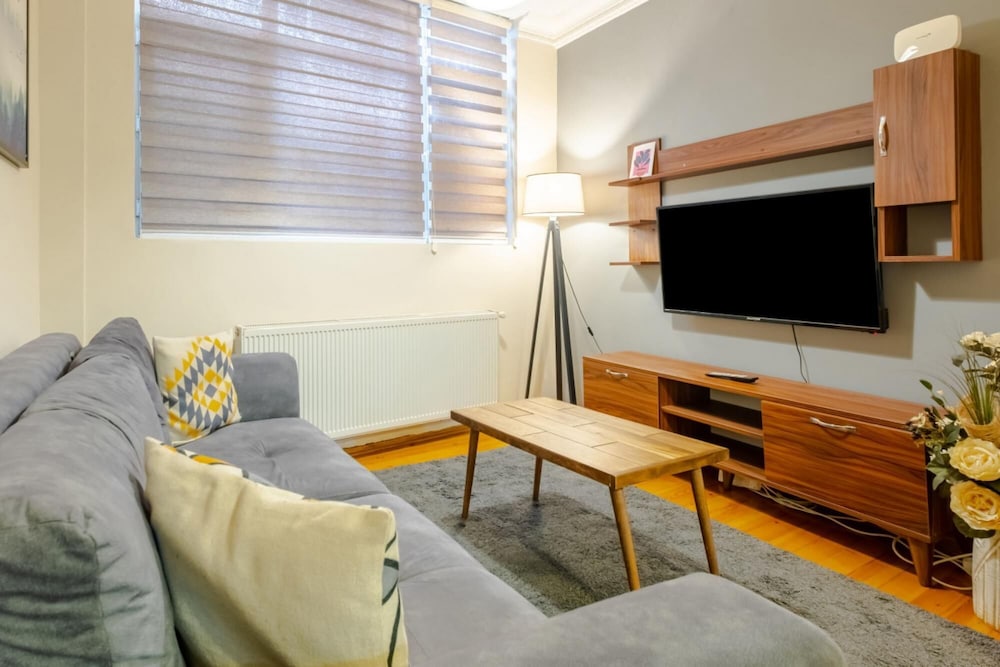 Apartment photo 2