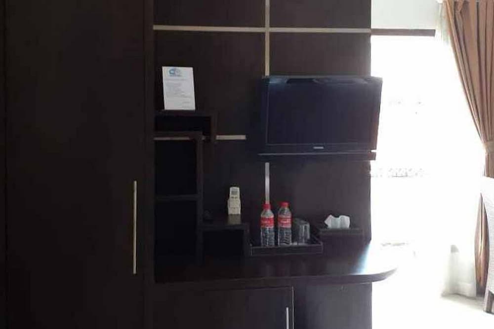 Premium Twin Room (Reddoorz) - Photo 5