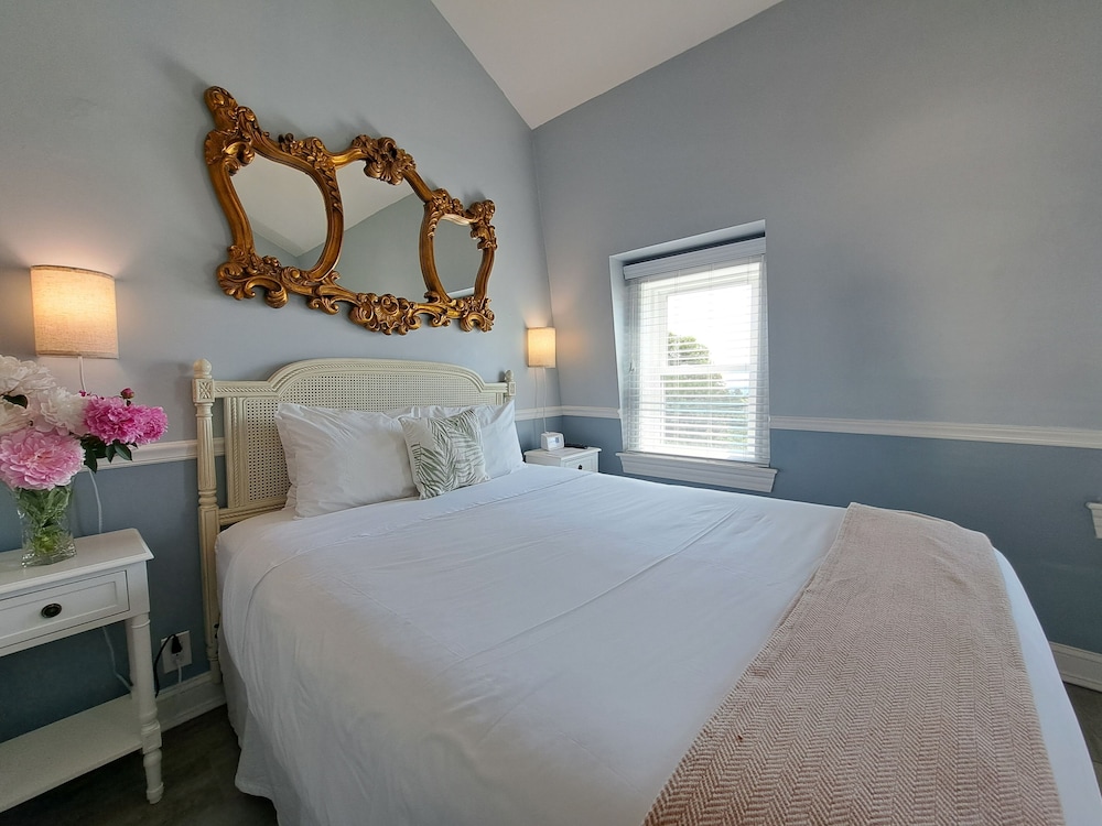Standard Room, 1 Queen Bed