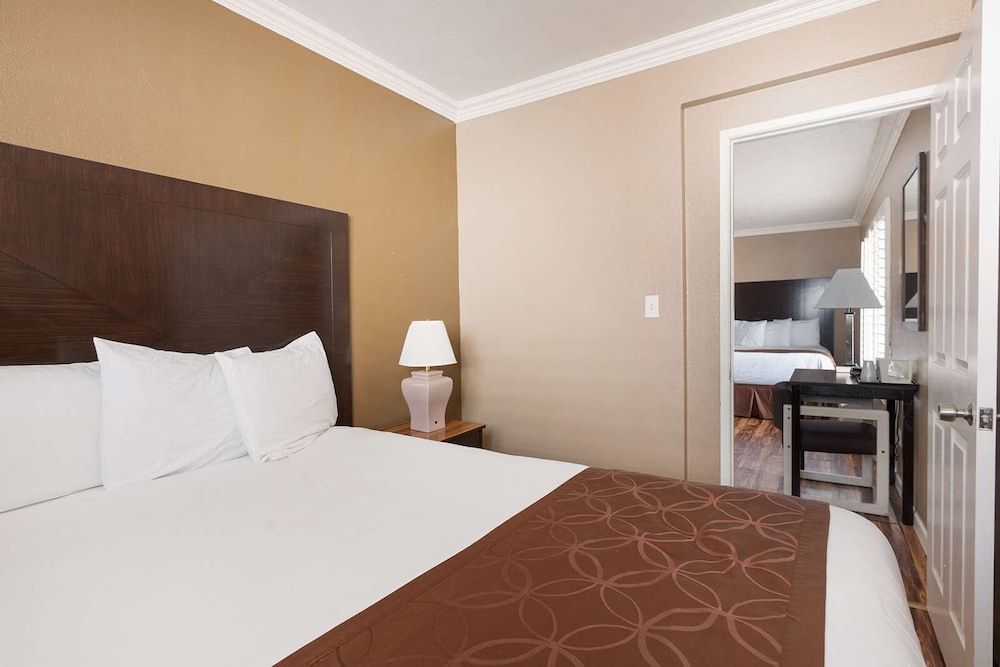 Mini Suite, Multiple Beds, Non Smoking - Photo 4