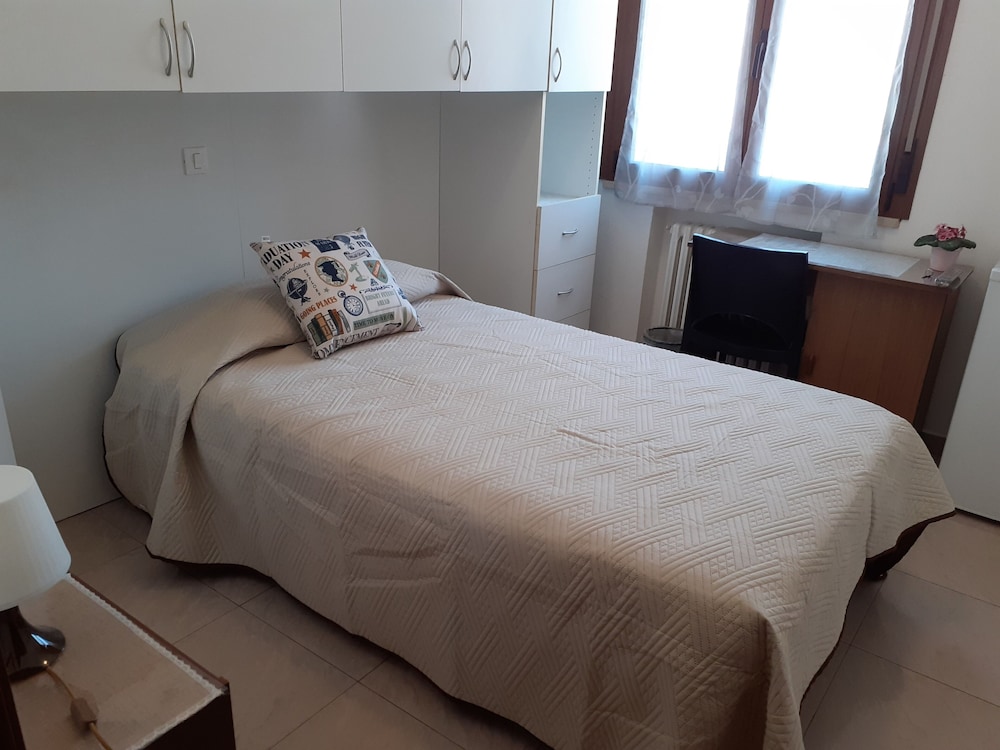Economy Single Room, Shared Bathroom