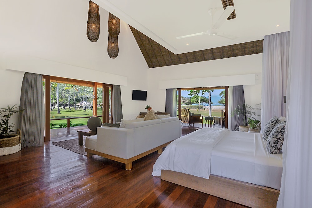 Oceanside Garden View Villa photo 1