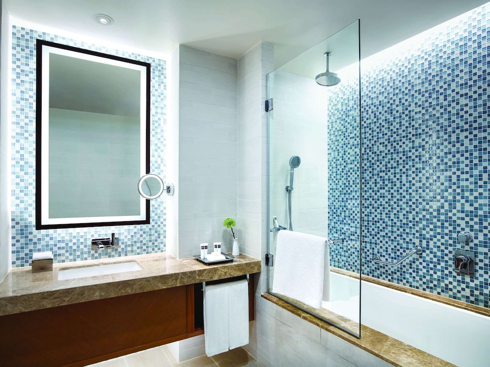 Premium Apartment, 2 Bedrooms (Burj Khalifa and Creek View) thumbnail 5