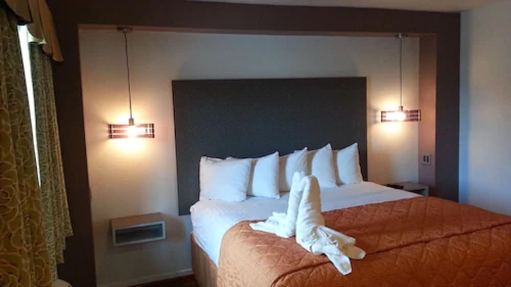 Standard Room, 1 King Bed