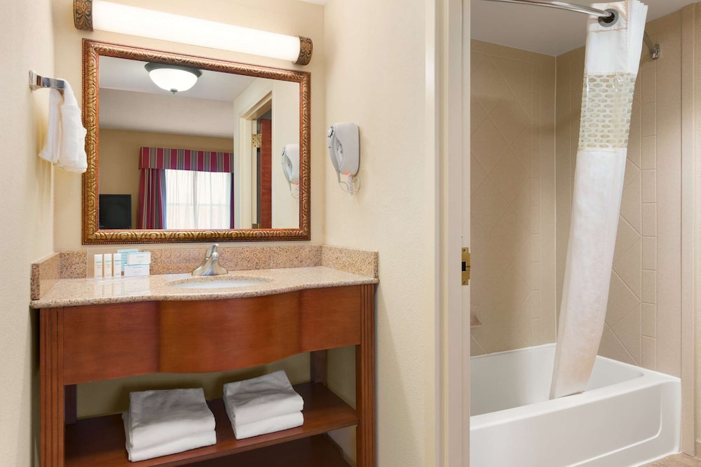 Signature Studio Suite, 1 King Bed with Sofa bed - Photo 12